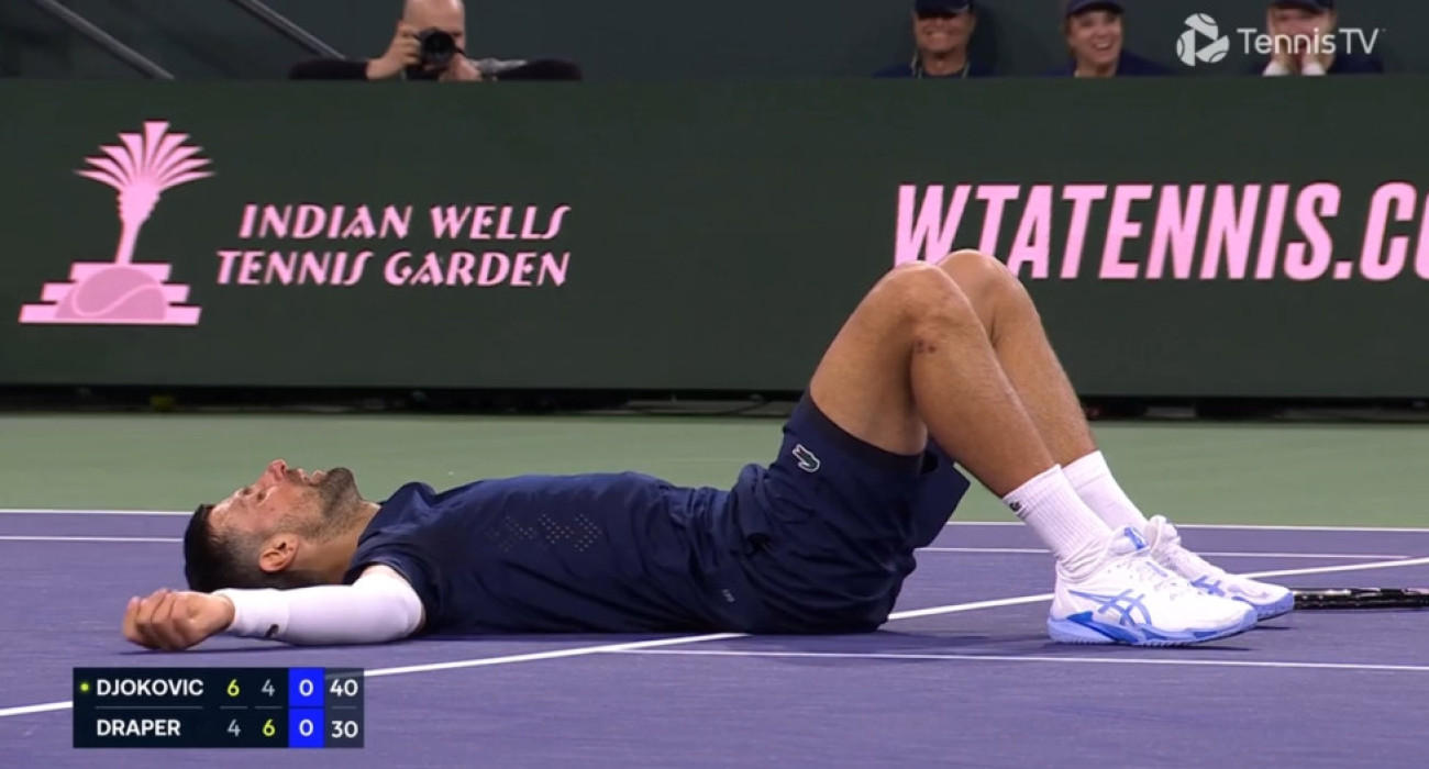 Ο Νόβακ Τζόκοβιτς μετά το ασύλληπτο κερδισμένο ράλι με τον Τζακ Ντρέιπερ / Screenshot