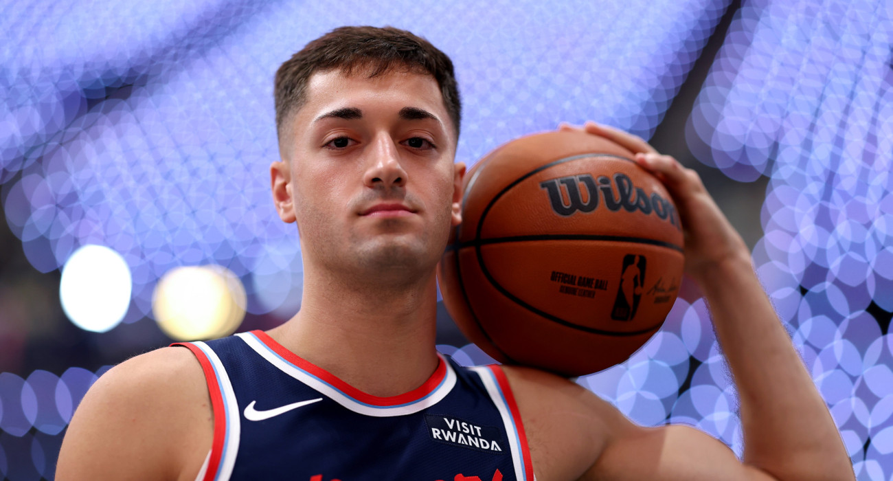 Ο Τζον Πουλακίδας από τις μέρες του στο Λ.Α., πριν μεταφερθεί στο Τέξας για τους Μάβερικς / Πηγή: Luke Hales / Getty Images