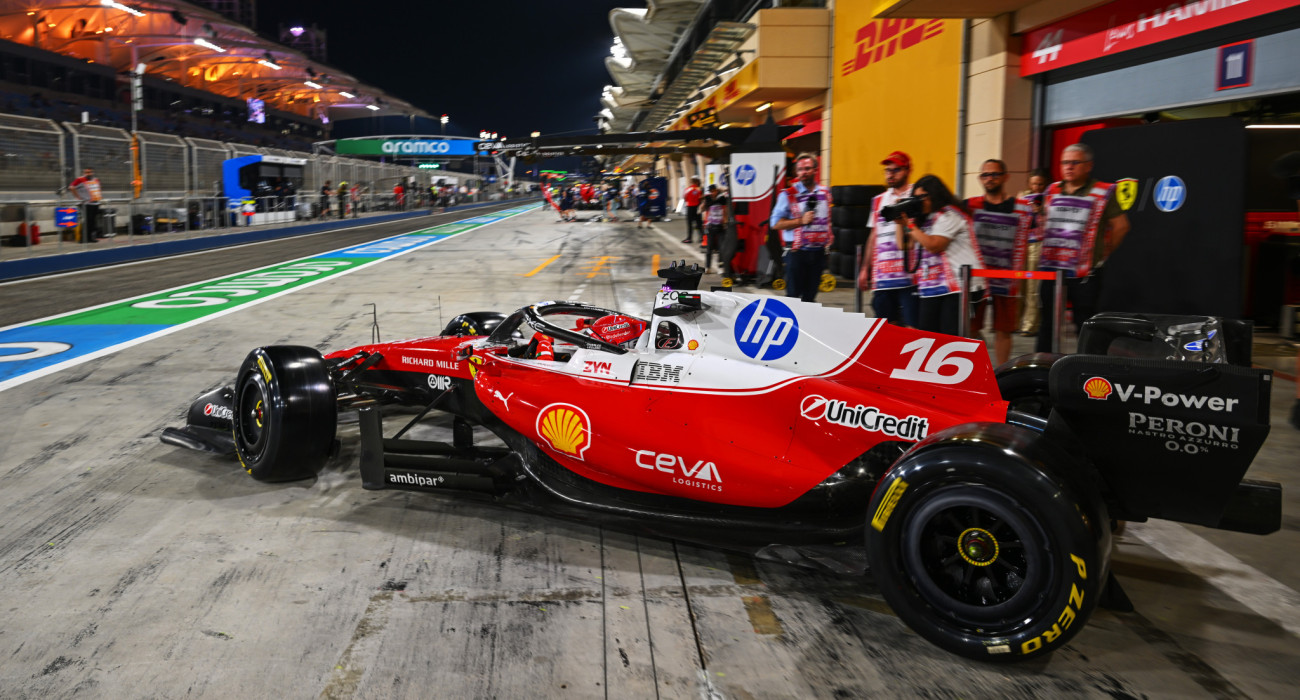 Το μονοθέσιο του Σαρλ Λεκλέρκ και της Ferrari για το 2026 με τον λογότυπο «Zyn» που... προβληματίζει / Πηγή: Mark Sutton - Formula 1/Formula 1 via Getty Images