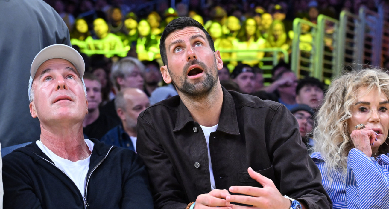 Ο Νόβακ Τζόκοβιτς στο γήπεδο των Λέικερς, Πηγή: Allen Berezovsky/Getty Images/Ideal Images