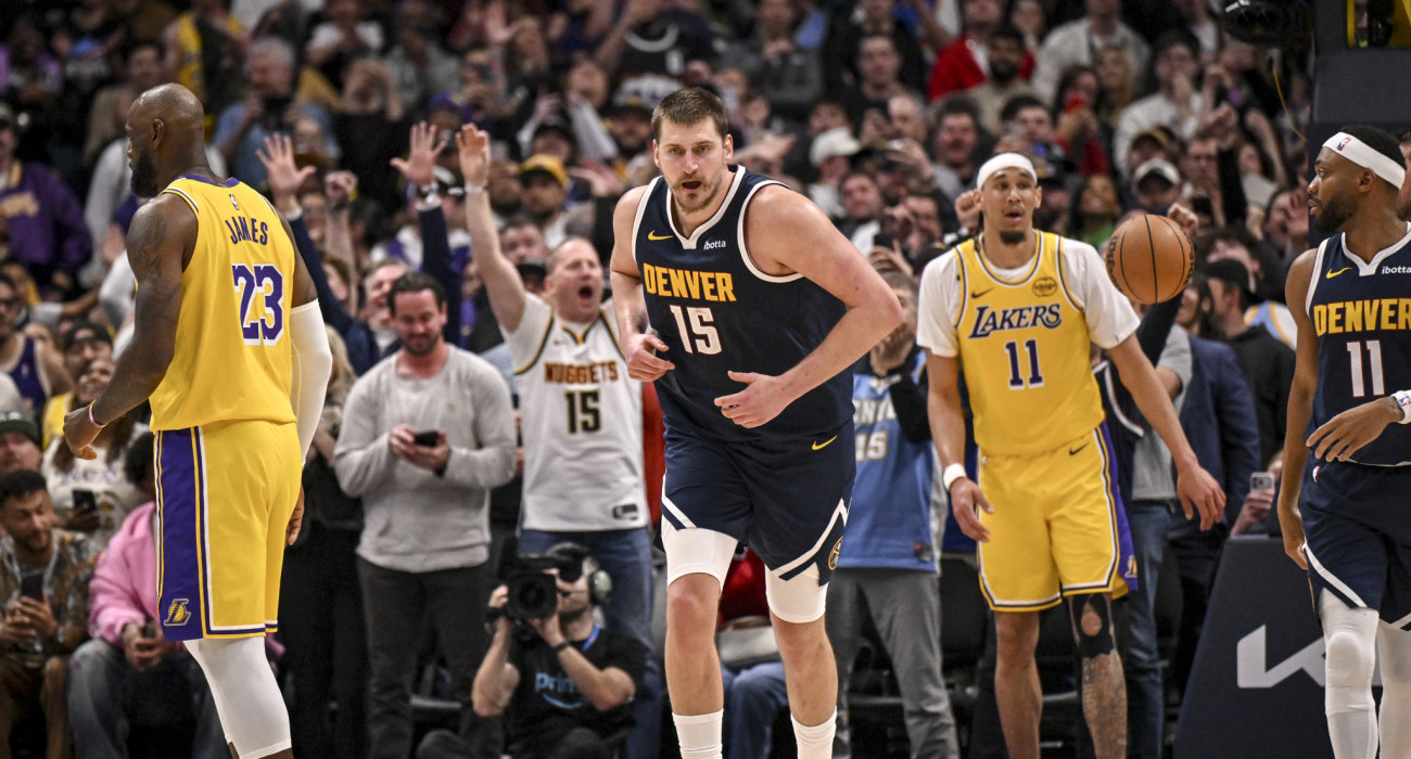 Ο Νίκολα Γιόκιτς «πάτησε» την άμυνα των Λέικερς στο Κολοράντο με περίσσεια άνεση / Photo by AAron Ontiveroz/The Denver Post