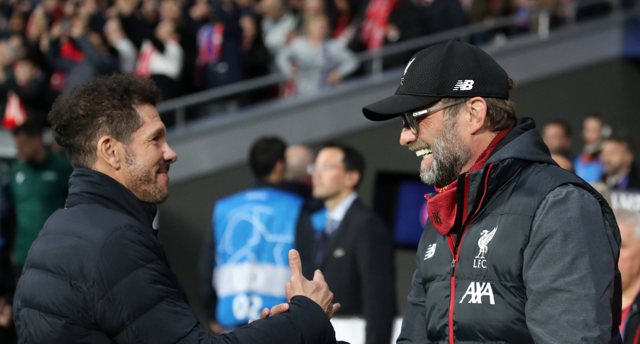 Ο Γιούργκεν Κλοπ με τον Ντιέγο Σιμεόνε σε αγώνα της Λίβερπουλ με την Ατλέτικο Μαδρίτης / Πηγή: Imago