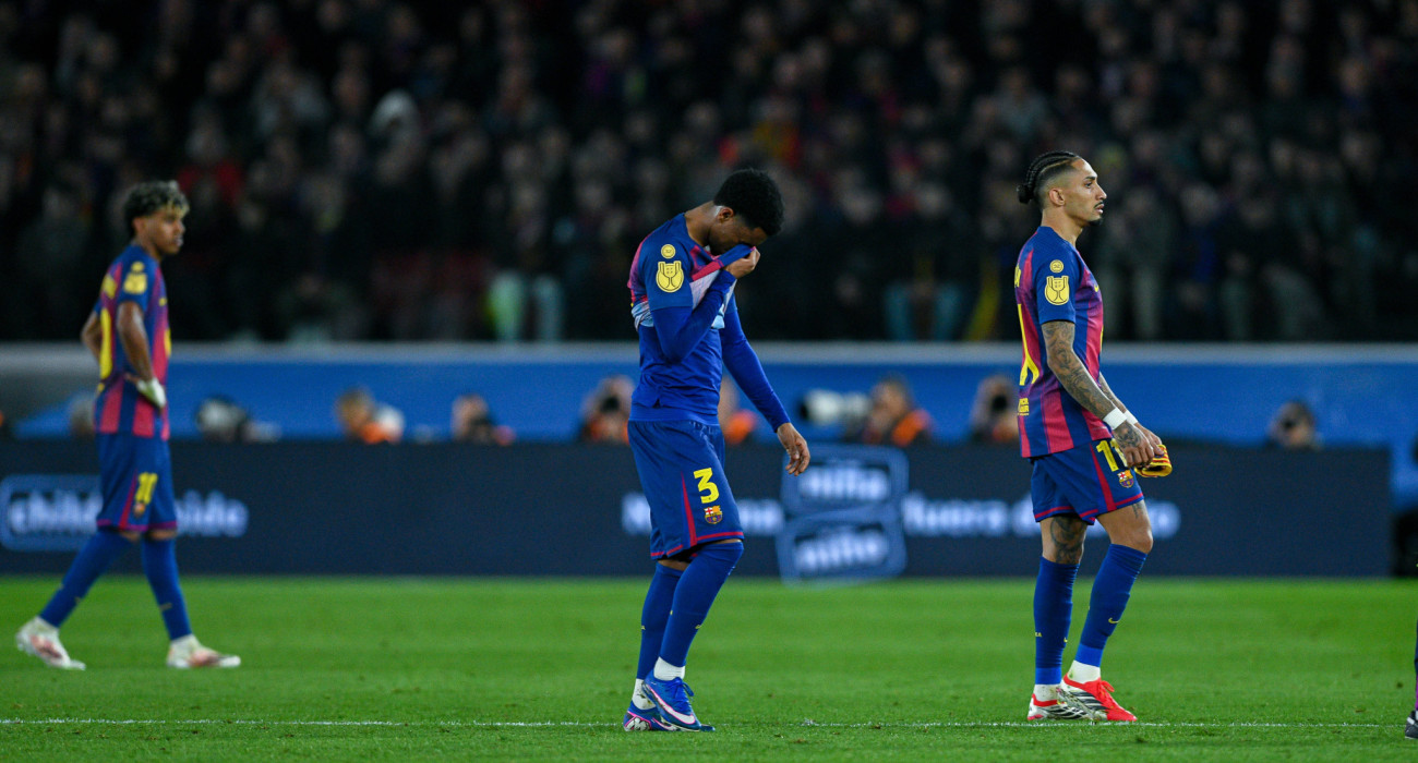 Ο Αλεχάντρο Μπαλντέ αποχωρεί τραυματίας από το Μπαρτσελόνα-Ατλέτικο Μαδρίτης / Πηγή: Imago