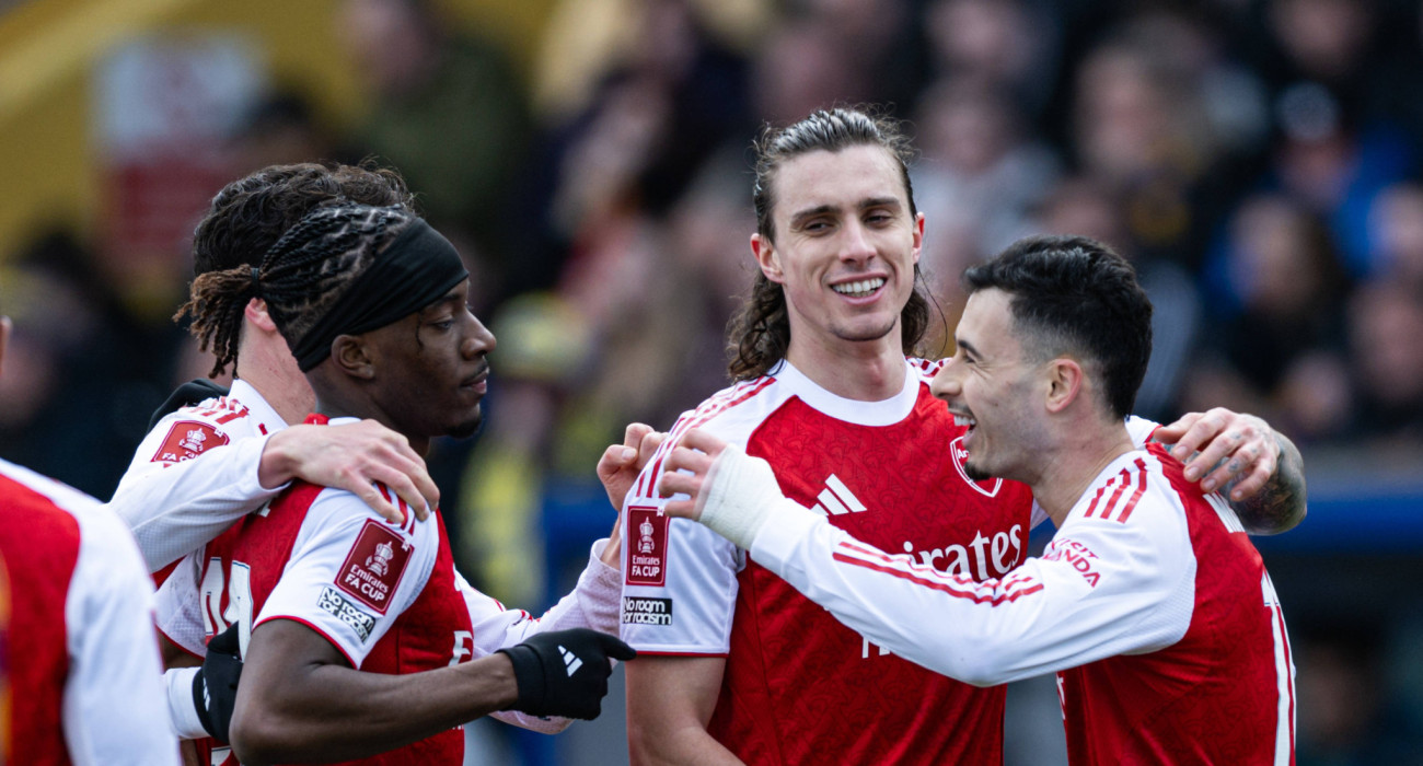 Ο Μαντουέκε και οι συμπαίκτες του πανηγυρίζουν τη νίκη της Άρσεναλ / Πηγή: Imago