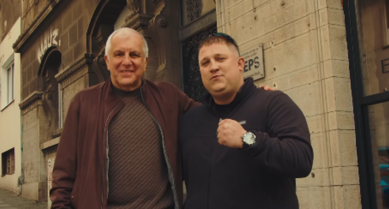 Ο Ζέλικο Ομπράντοβιτς αγκαλιά με τον «Immune»