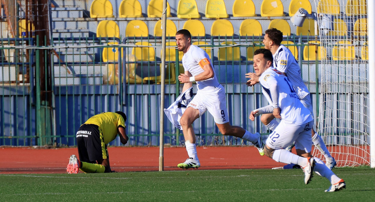 Ο Κρίστιαν Κούστα μόλις έχει σημειώσει το γκολ που χάρισε στον Ηρακλή το πρωτ΄άθλημα στον Α' όμιλο της Super League 2 / Πηγή: Intime