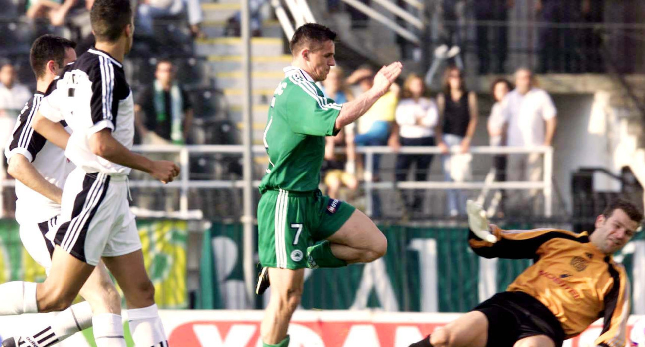 Ο Γκόραν Βλάοβιτς σκοράρει στο Καλαμάτα-Παναθηναϊκός το 2001 / Πηγή: Intime