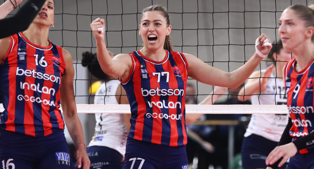 Η Τζίνα Λαμπρούση πανηγυρίζει στον τελικό του Κυπέλλου Ελλάδας κόντρα στη Θήρα / Πηγή: Intime