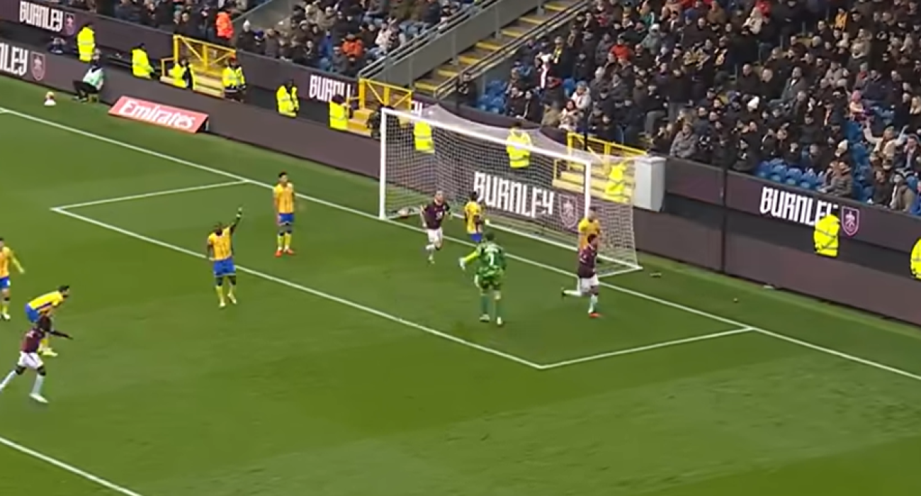 Οι παίκτες της Μάνσφιλντ πανηγυρίζουν έξαλλα / Screenshot