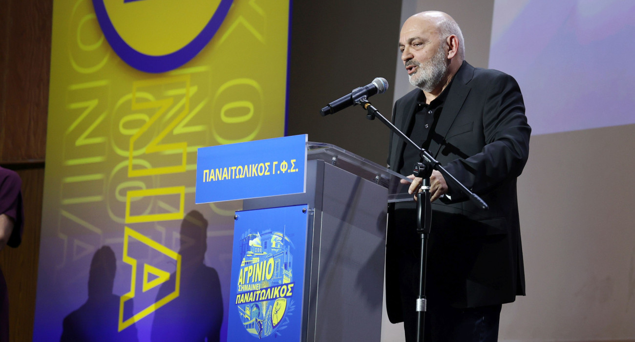 Ο Μάκης Μπελεβώνης στην ομιλία του στην εκδήλωση για τα 100 χρόνια ζωής του Παναιτωλικού / Πηγή: Intime