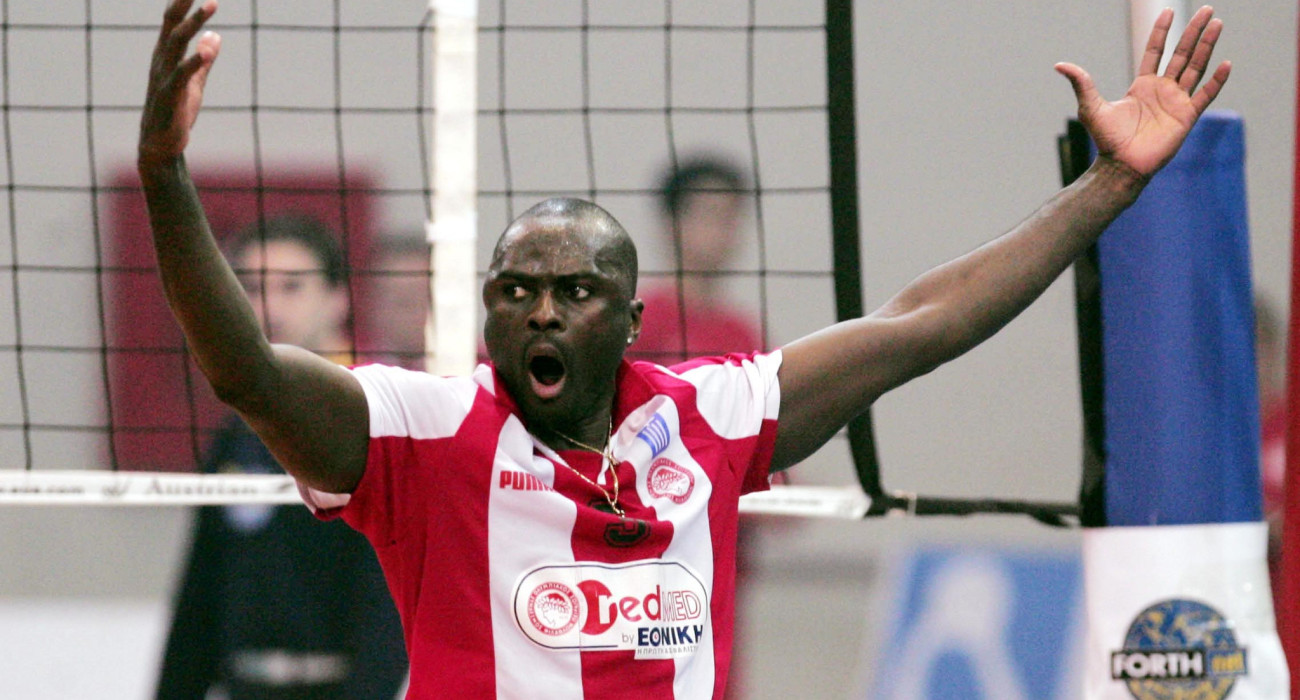 Ο Γκάι - Ρότζερ Νάνγκα με την φανέλα του Ολυμπιακού / Πηγή: Intime