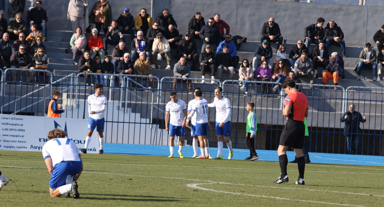 Οι ποδοσφαιριστές του Νέστου Χρυσούπολης πανηγυρίζουν το 1-0 σε βάρος του ΠΑΟΚ Β / Πηγή: Eurokiniss
