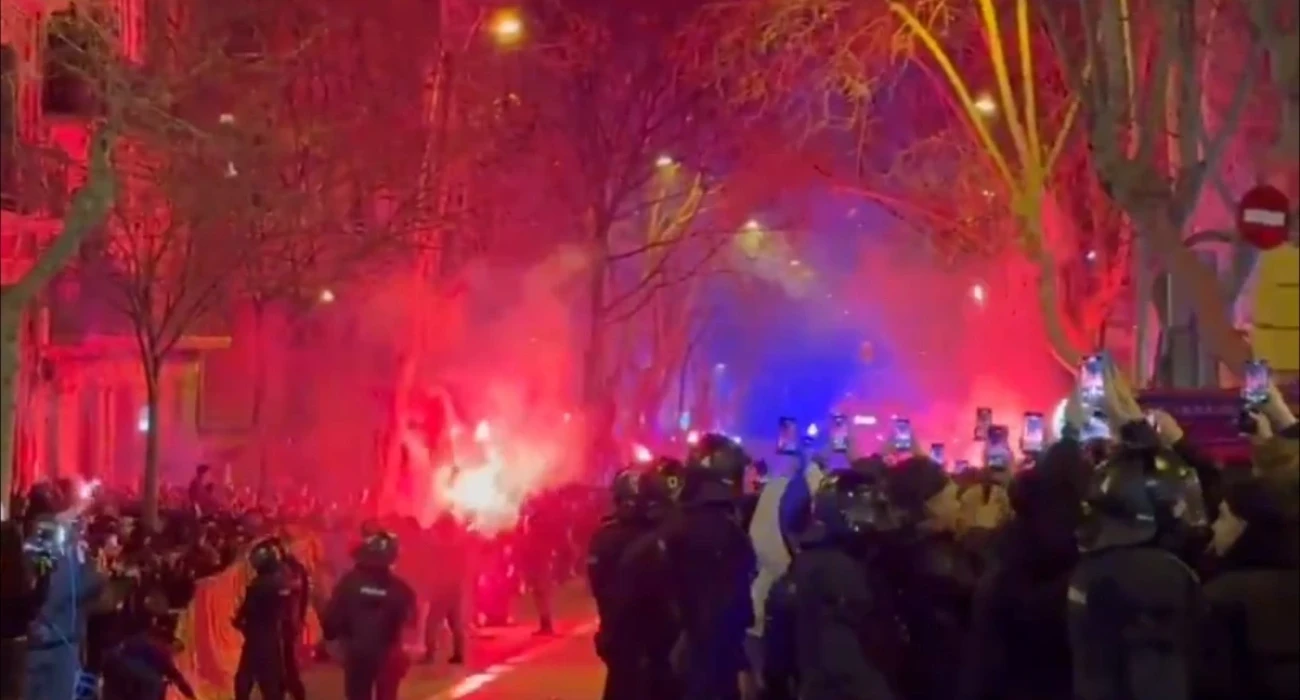 Χαμός έξω από το Καμπ Νου από τους οπαδούς της Μπαρτσελόνα / Screenshot