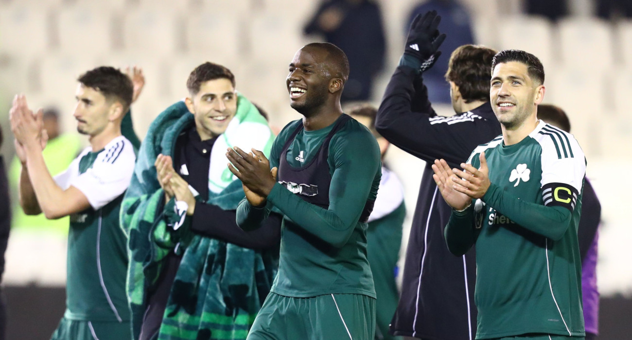 Οι ποδοσφαιριστές του Παναθηναϊκού πανηγυρίζουν τη νίκη επί του Άρη / Πηγή: Eurokinissi