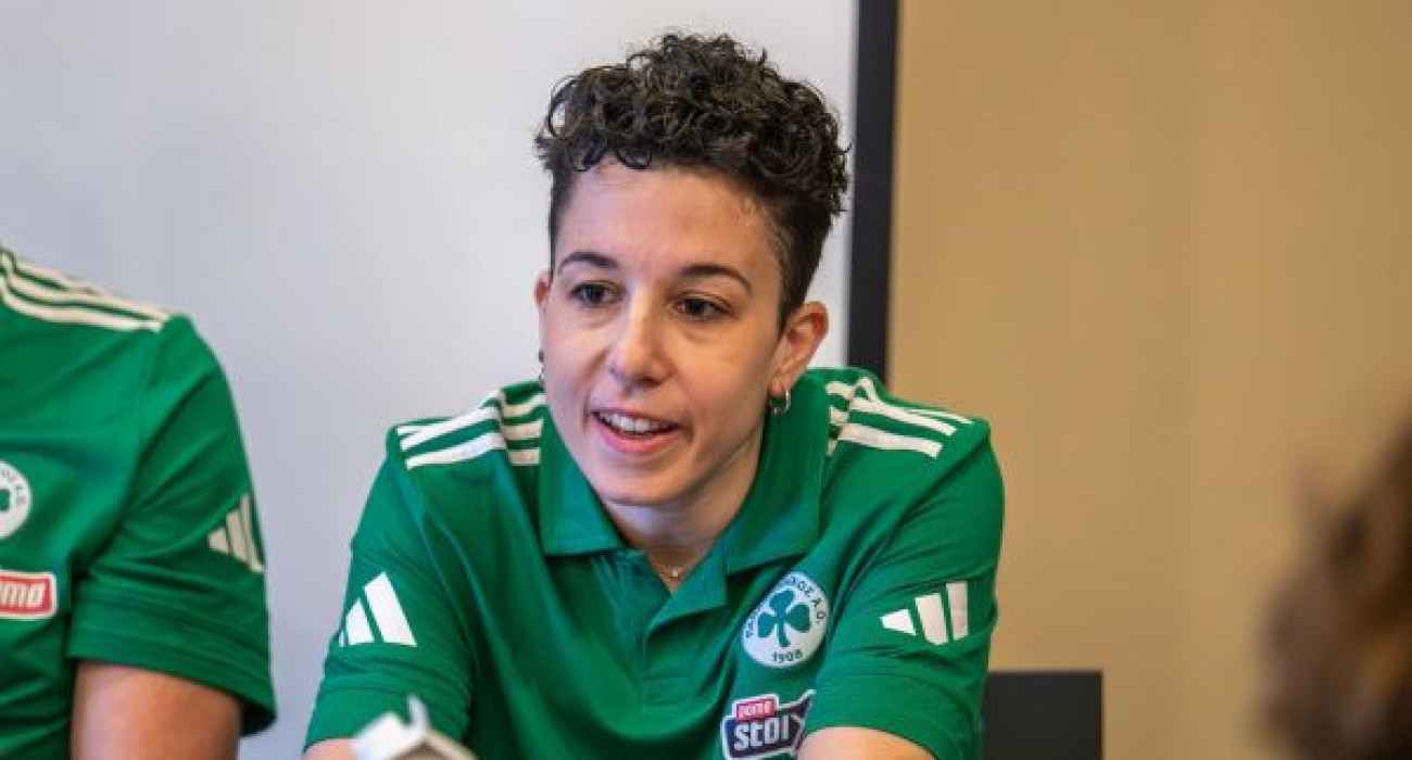 Η Πέννυ Ρόγκα στη συνέντευξη Τύπου στην Ιταλία / Πηγή: Pao1908