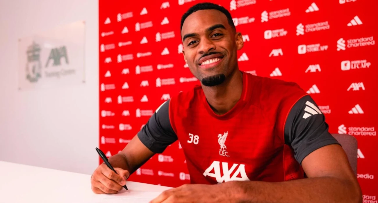 Ο Ράιαχ Χράφενμπεργκ υπέγραψε νέο συμβόλαιο με την Λίβερπουλ / Πηγή: liverpoolfc.com