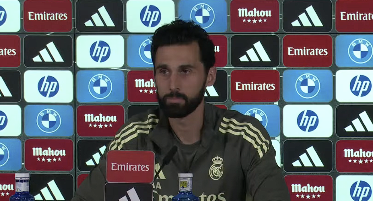 Ο Άλβαρο Αρμπελόα κατά την διάρκεια της συνέντευξης Τύπου / Screenshot