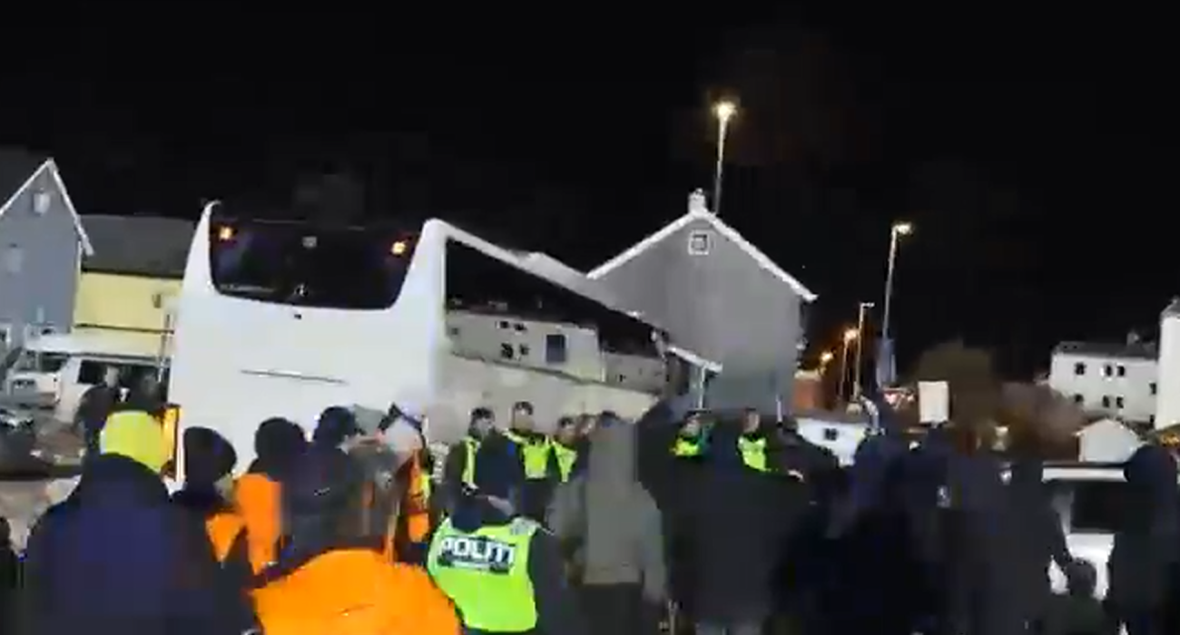 Χαμός στην Σπόρτινγκ μετά την ήττα από την Μπόντο - Οπαδοί την «έπεσαν» στους παίκτες στο πάρκινγκ (video)