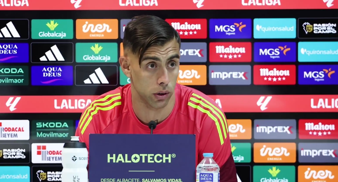 Ο Χεφτέ Μπετανκόρ στη συνέντευξη Τύπου / Screenshot