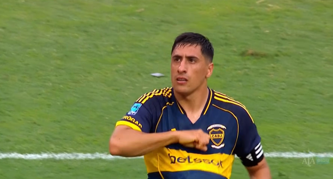 Ο Μερεντιέλ πανηγυρίζει το γκολ του με την Μπόκα Τζούνιορς / Screenshot