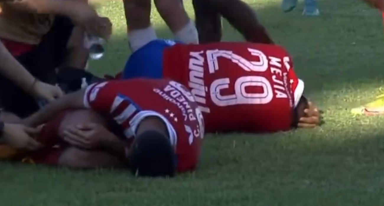 Τα δύο θύματα του... ενός τάκλιν / Screenshot