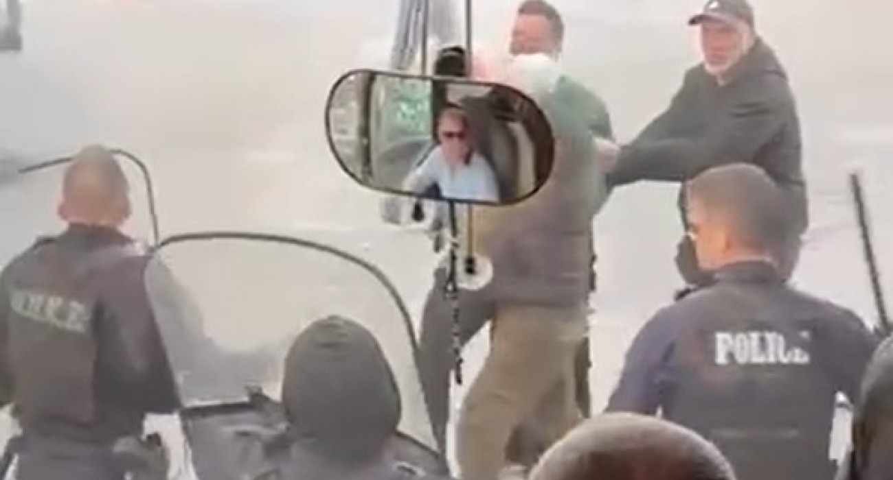 To video της επίθεσης οπαδών στο πούλμαν της ομάδας γυναικών του Ολυμπιακού μετά το ματς με τον Παναθηναϊκό