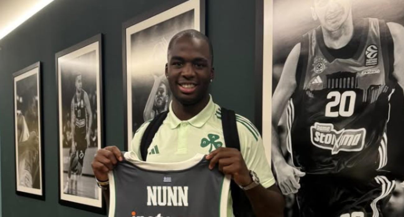 Ο Ανδρέας Τεττέη με την υπογεγραμμένη φανέλα του Κέντρικ Ναν / Πηγή: paobcgr