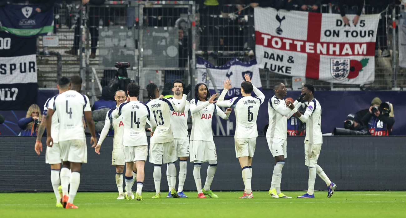 Οι ποδοσφαιριστές της Τότεναμ πανηγυρίζουν στην έδρα της Άιντραχτ Φρανκφούρτης / Πηγή: Photo by Christof Koepsel/Getty Images
