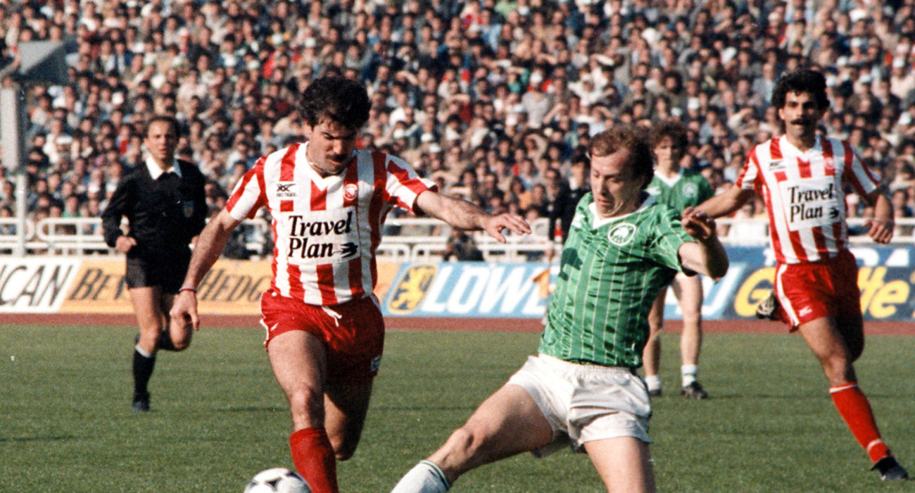 Ο Βέλιμιρ Ζάετς με τον Νίκο Αναστόπουλο σε ντέρμπι Παναθηναϊκού - Ολυμπιακού / Πηγή: Intime