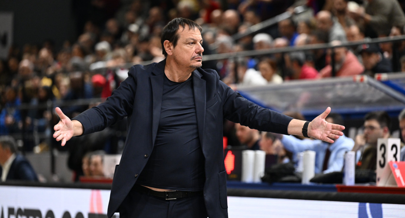 Απορημένος ο Εργκίν Αταμάν με την απόφαση των διαιτητών, Πηγή: Vaggelis Stolis