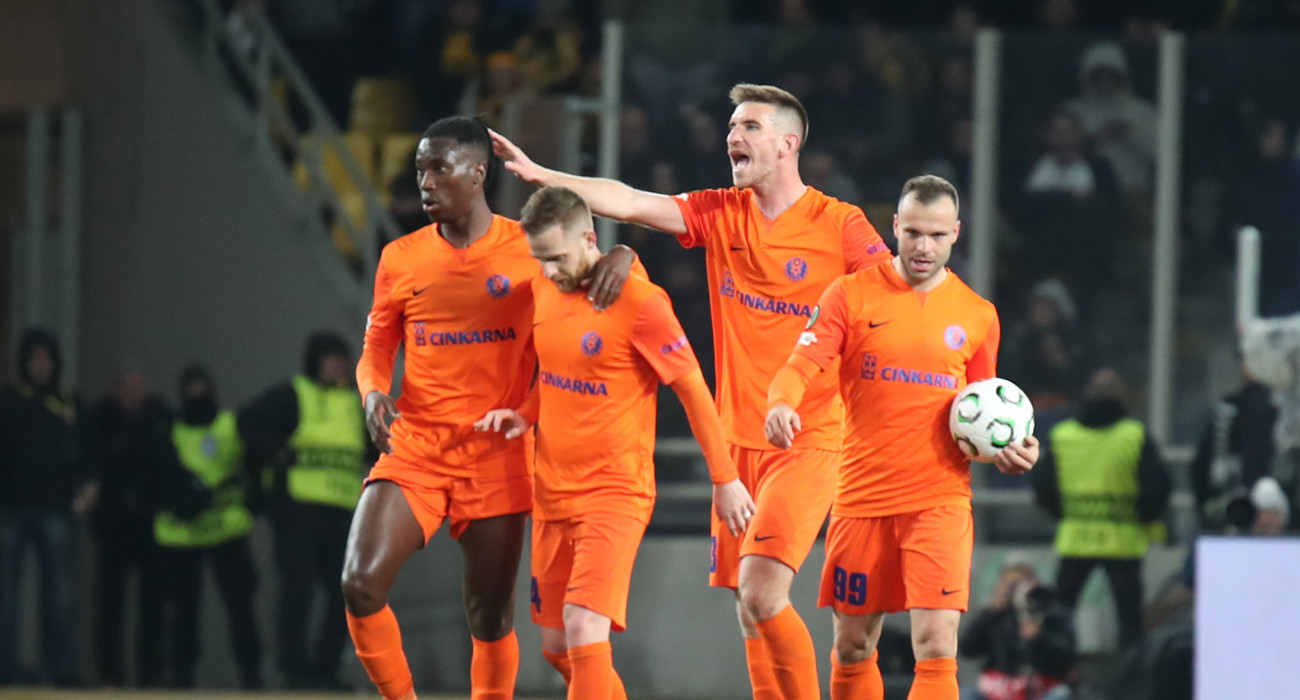 Οι παίκτες της Τσέλιε πανηγυρίζουν το 0-2 / Πηγή: Intime