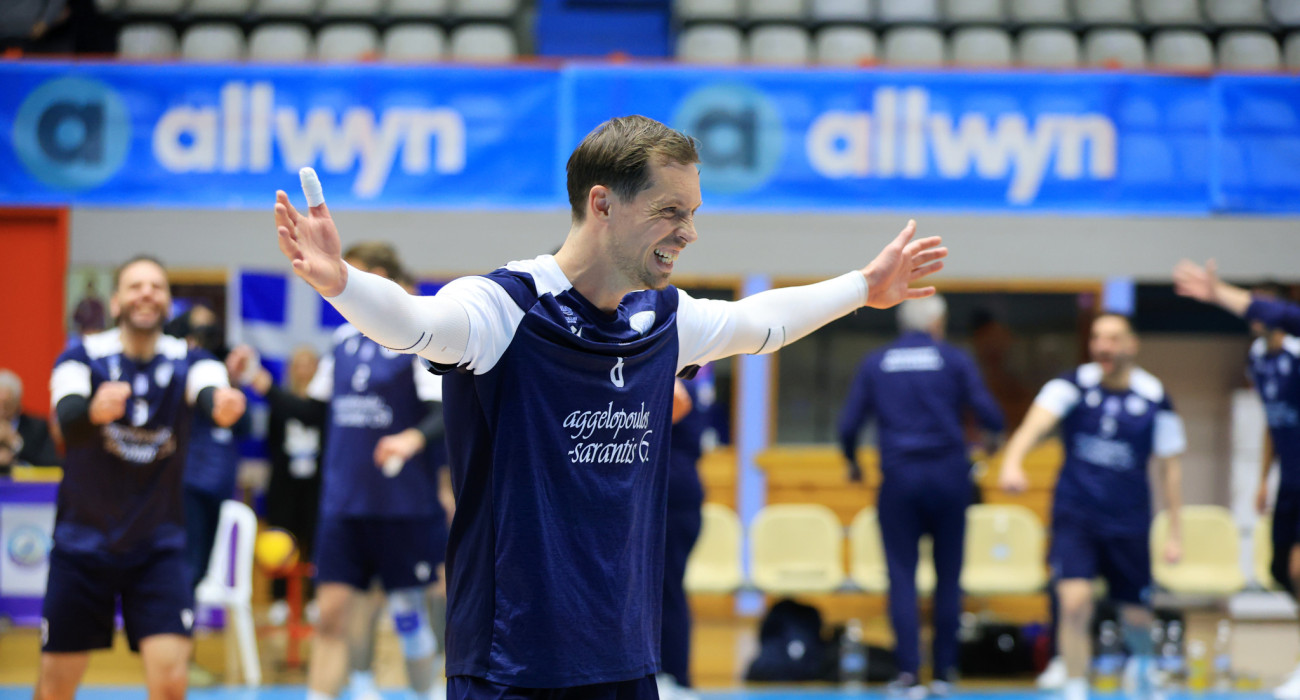 Ο Μάρτεν Φαν Γκάρτνερεν, διαγώνιος του Φλοίσβου, πανηγυρίζει / Πηγή: Intime