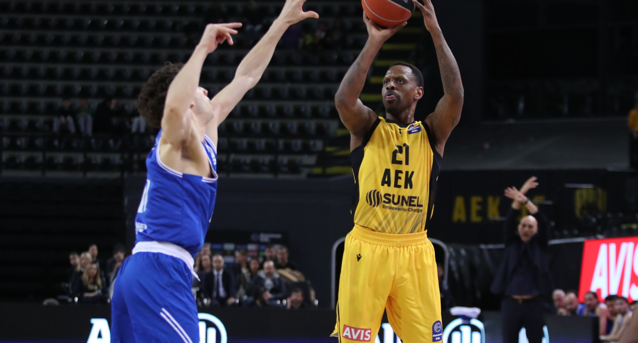 Η ΑΕΚ νίκησε τον... Μωραϊτη και επέστρεψε στα θετικά αποτελέσματα στη Stoiximan GBL