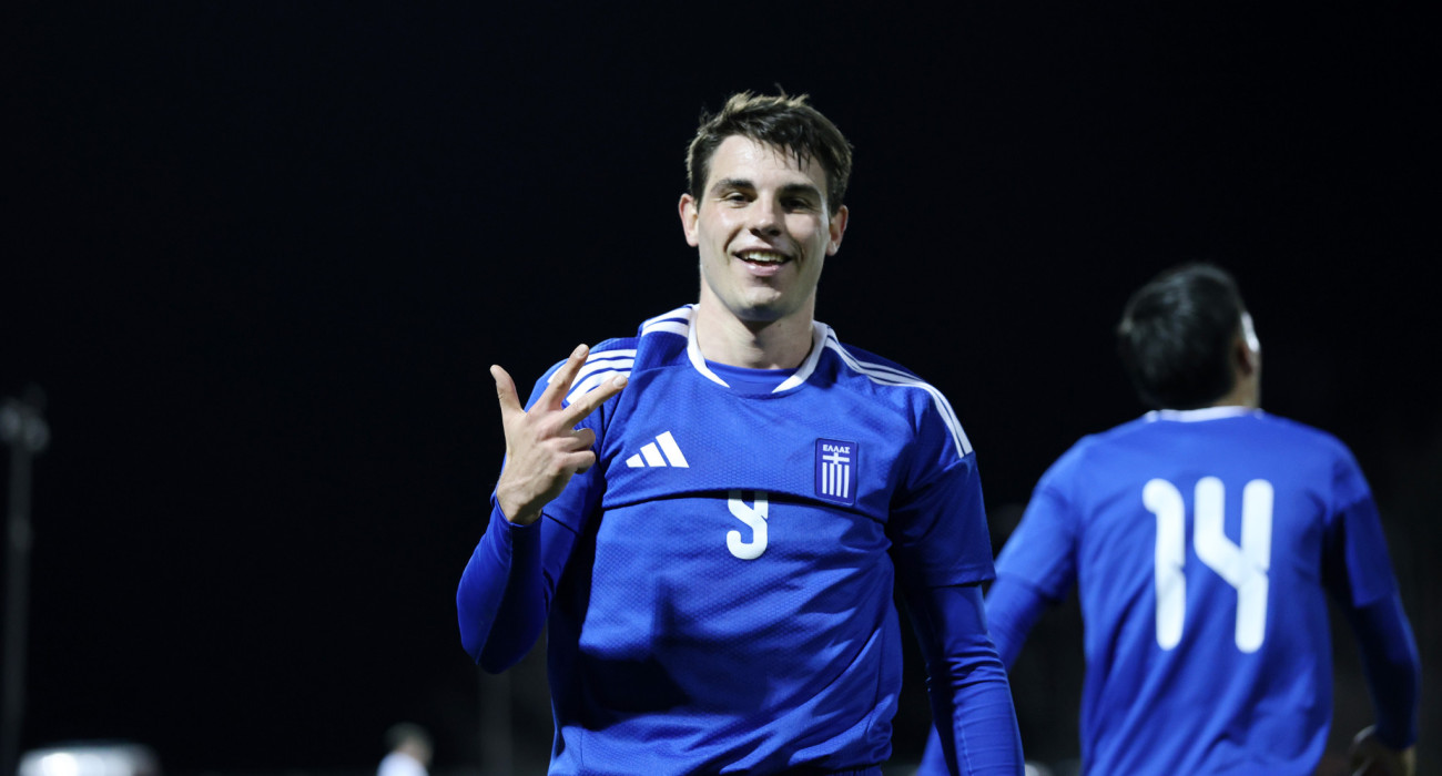 Ο Γιώργος Κούτσιας πανηγυρίζει το χατ τρικ του απέναντι στη Μάλτα / Πηγή: InTime