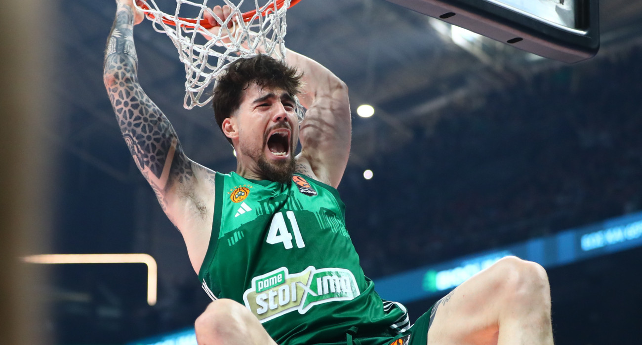 Ο απίθανος Χουάντσο καρφώνει με μανία στο καλάθι της Μονακό / Eurokinissi