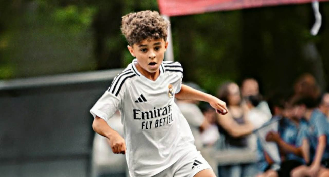Ο 12χρονος Ντέιβιντ Σάντσες της Ρεάλ Μαδρίτης φαίνεται πως έχει ήδη αποκτήσει πολλούς «fans» με τα όσα εντυπωσιακά κάνει στην Ακαδημία των «μερέγχες» / Πηγή: Real Madrid Academies
