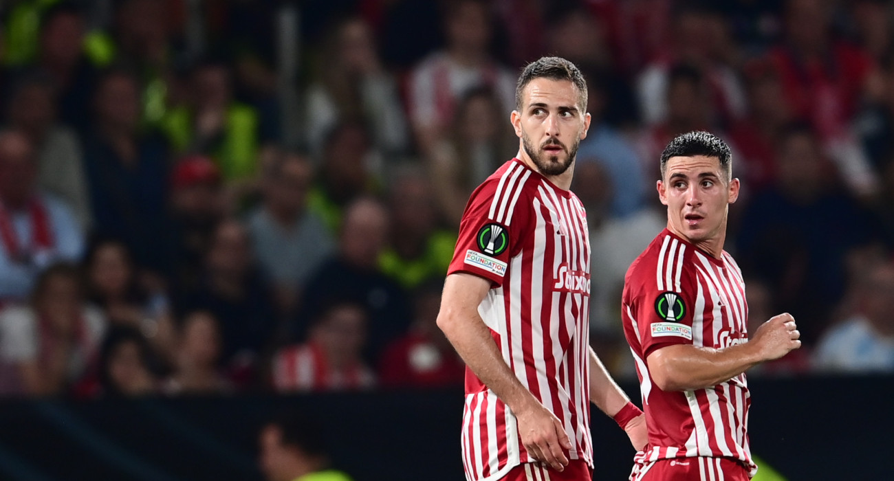 Ο Φορτούνης και ο Ποντένσε σε στιγμιότυπο από την κοινή τους θητεία στον Ολυμπιακό της σεζόν 2023-24 / Πηγή: Eurokinissi