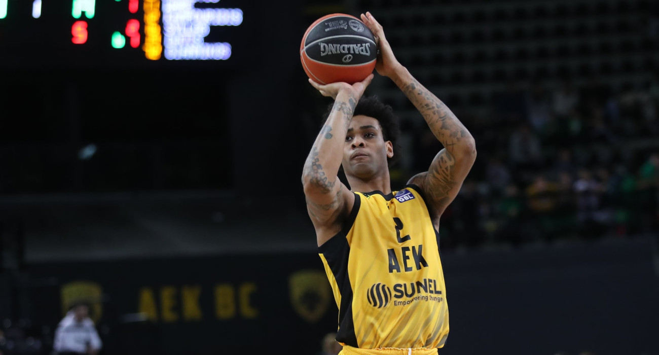 Ο Γκρεγκ Μπράουν στο παιχνίδι της ΑΕΚ, Πηγή: Intime