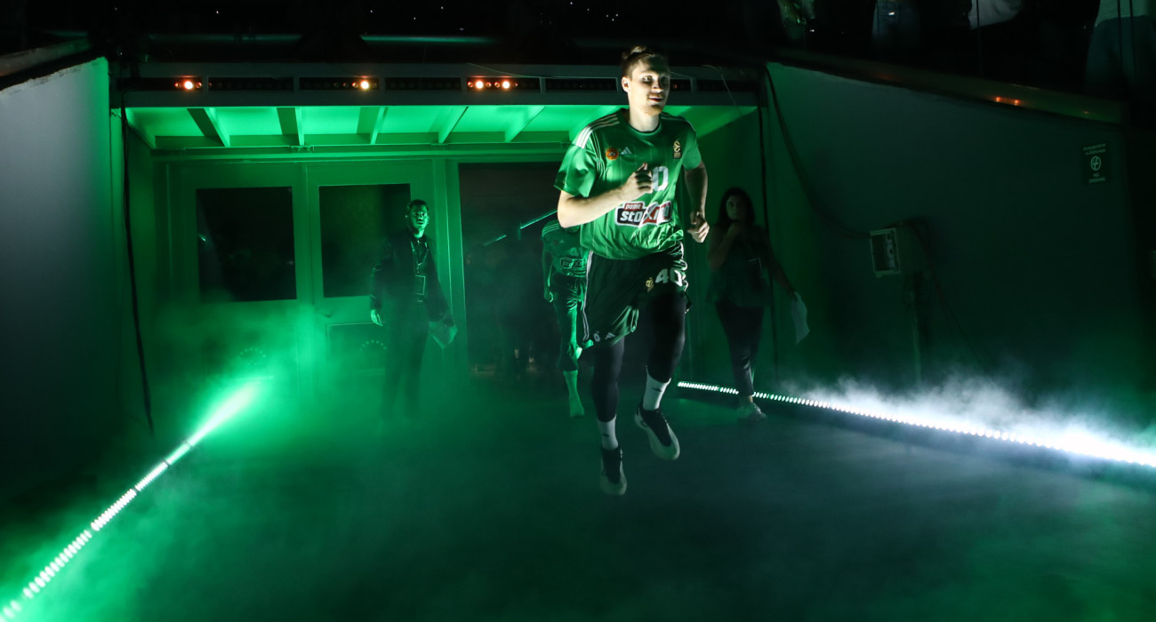 Ο Μάριους Γκιγκόνις παίρνει ξανά θέση στη δωδεκάδα του τριφυλλιού μετά από 47 ημέρες / Πηγή: Eurokinissi