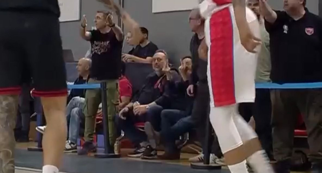 Τι λέει η πλευρά του Ολυμπιακού για το επεισόδιο Φουρνιέ - οπαδού: Η φωτογραφία με τις χειρονομίες