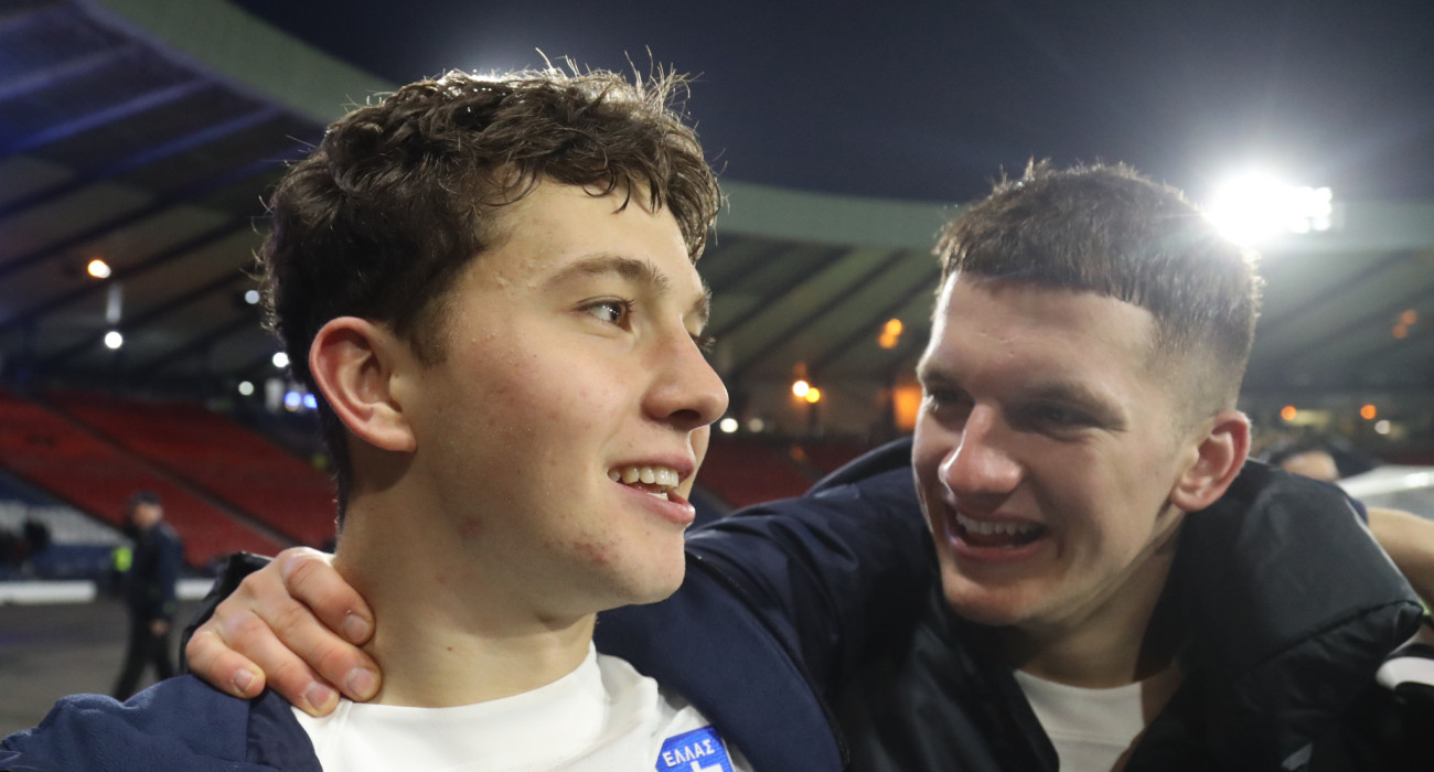 Ο Κωνσταντίνος Καρέτσας και ο Χρήστος Τζόλης με την φανέλα της Εθνικής Ελλάδας / Πηγή: Eurokinissi