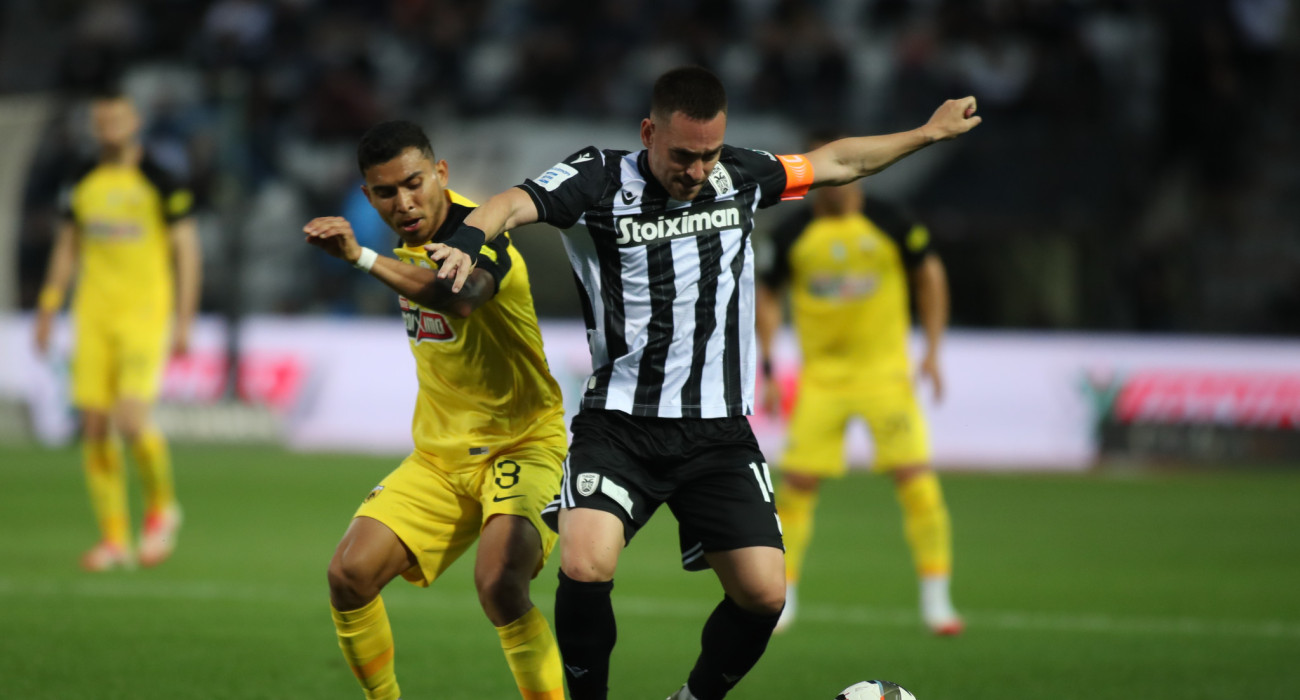 Ζίβκοβιτς και Πινέδα σε μονομαχία στο πρόσφατο ντέρμπι του ΠΑΟΚ με την ΑΕΚ / Πηγή: Eurokinissi