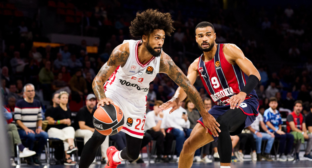 Ο Τάιλερ Ντόρσει με τον Λουβαβού Καμπαρό / πηγή: eurokinissi