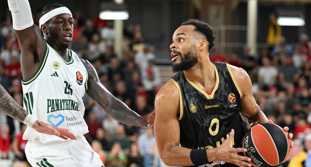 Ο Κέντρικ Ναν με τον Έλι Οκόμπο / πηγή: eurokinissi