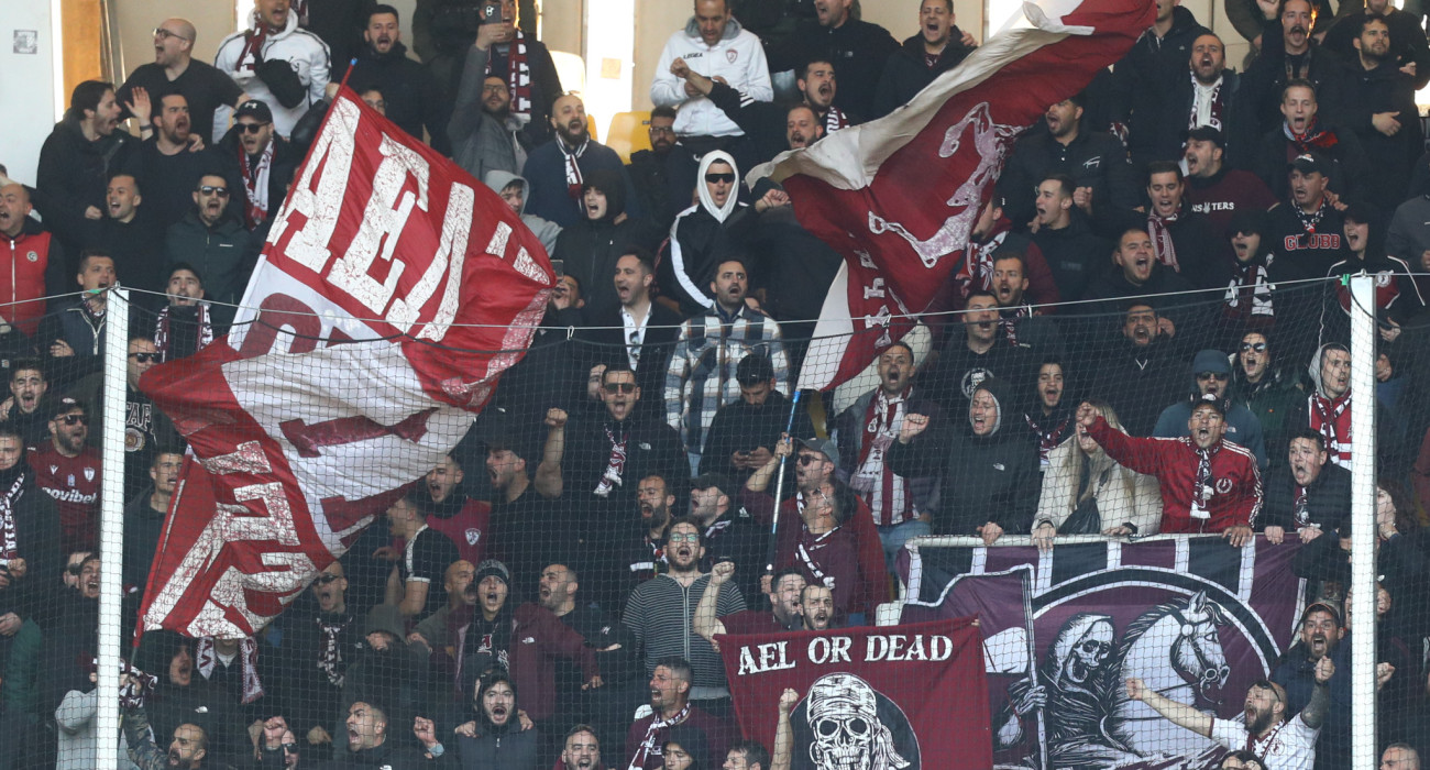 Οι οπαδοί της ΑΕΛ Novibet στην «Allwyn Arena» / Πηγή: Eurokinissi