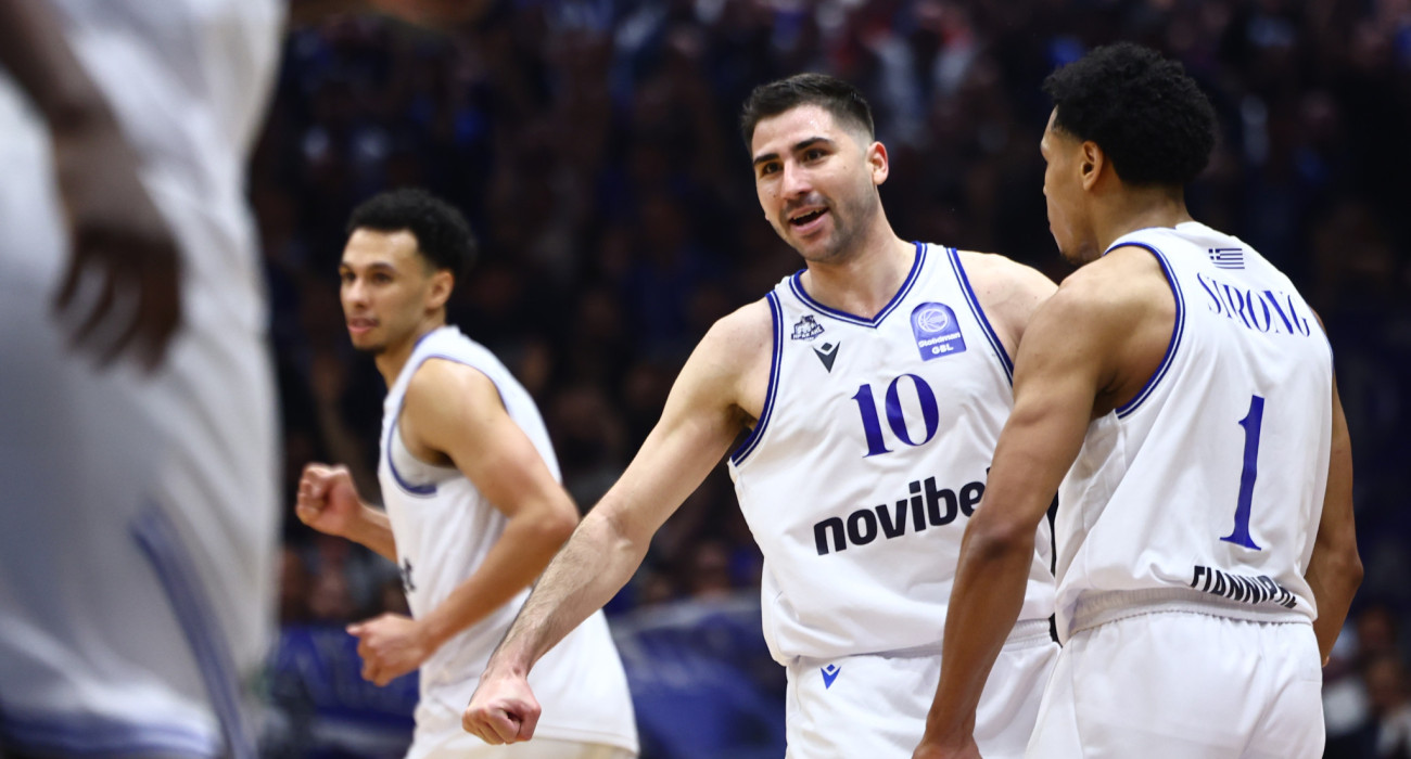 Μωραϊτης και Στρονγκ με τη φανέλα του Ηρακλή / source: eurokinissi