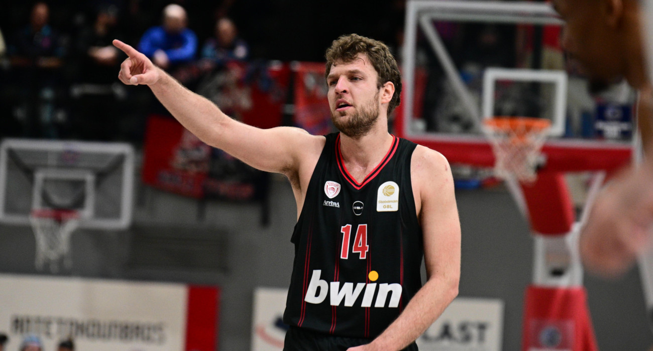 Ο Σάσα Βεζένκοφ ήταν πρωταγωνιστής για τον Ολυμπιακό στο ματς με τον Πανιώνιο/Πηγή: Eurokinissi