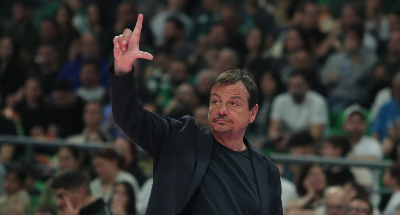 Ο Εργκίν Αταμάν απένανατι στην ΑΕΚ / πηγή: Eurokinissi