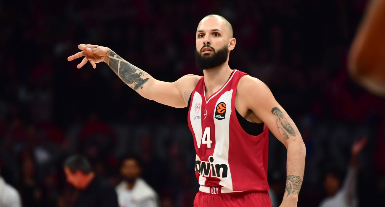 Ο Ολυμπιακός με ρεσιτάλ Φουρνιέ υπέταξε τη Φενέρ και «αγκαλιάζει» το πλεονέκτημα