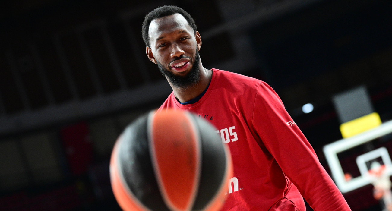 Γιατί αγαπάνε στον Ολυμπιακό τον Χολ!